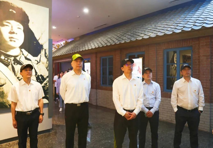 傳承雷鋒精神，弘揚榜樣力量——省建科院組織黨員干部參觀雷鋒紀念館(圖2)