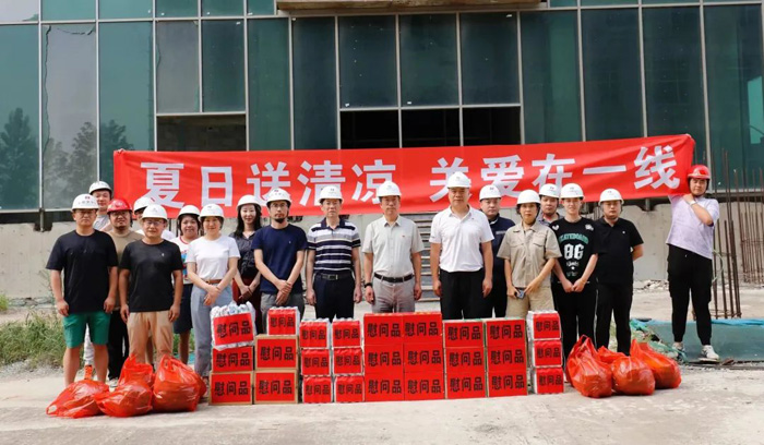 夏日送清涼，關(guān)愛(ài)在一線(圖1)
